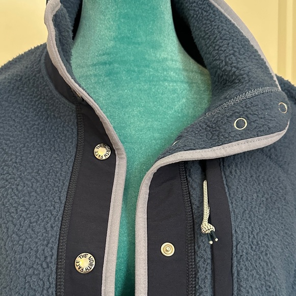 North Face two tone fleece with Snap Buttons - Picture 2 of 4